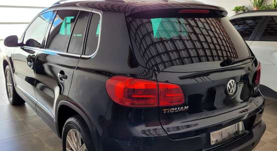 VOLKSWAGEN-TIGUAN-2011