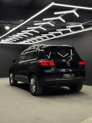 VOLKSWAGEN-TIGUAN-2011