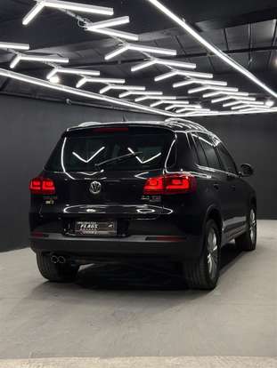 VOLKSWAGEN-TIGUAN-2011
