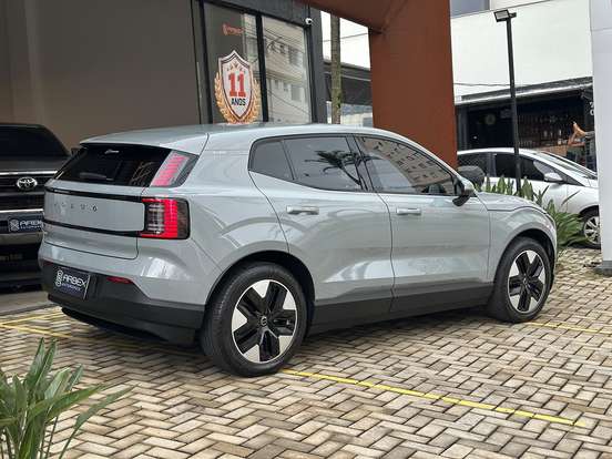 VOLVO-EX30-2024