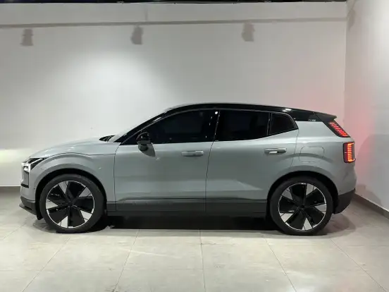 VOLVO-EX30-2024