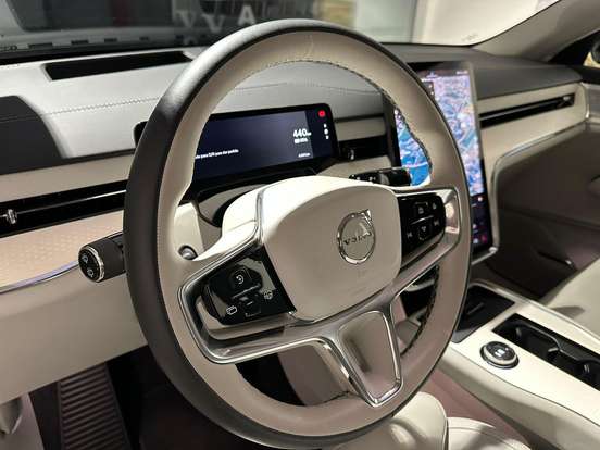VOLVO-EX90-2025