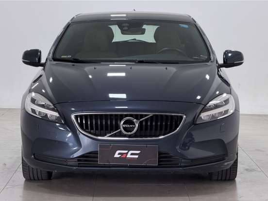 VOLVO-V40-2.0 T4 MOMENTUM GASOLINA 4P AUTOMÁTICO VOLVO-V40-2018