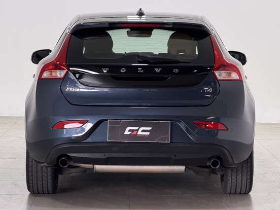 VOLVO-V40-2.0 T4 MOMENTUM GASOLINA 4P AUTOMÁTICO VOLVO-V40-2018