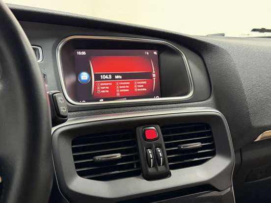 VOLVO-V40-2.0 T4 MOMENTUM GASOLINA 4P AUTOMÁTICO VOLVO-V40-2018