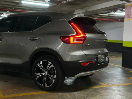 VOLVO-XC40-2021