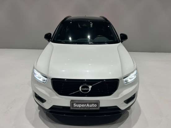 VOLVO-XC40-2020
