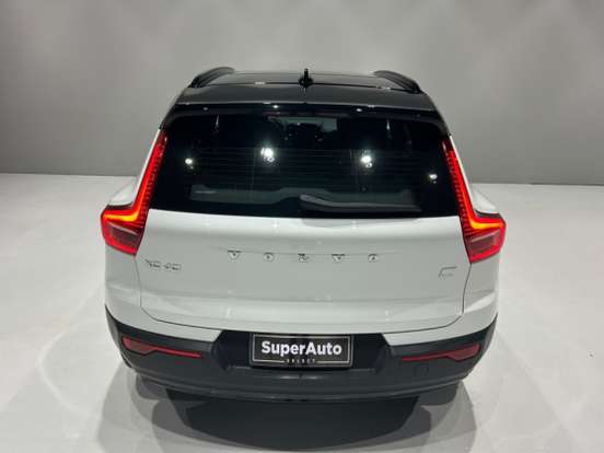 VOLVO-XC40-2020