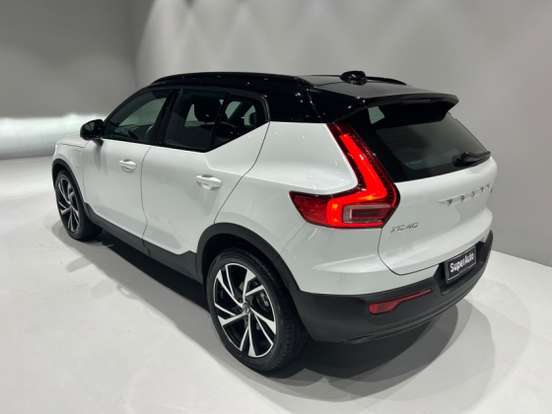 VOLVO-XC40-2020
