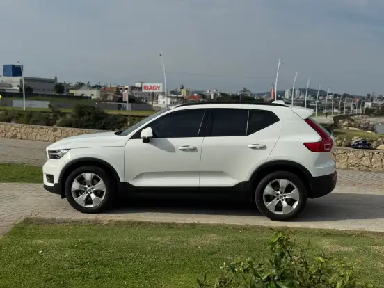 VOLVO-XC40-2.0 T4 GASOLINA GEARTRONIC VOLVO-XC40-2018