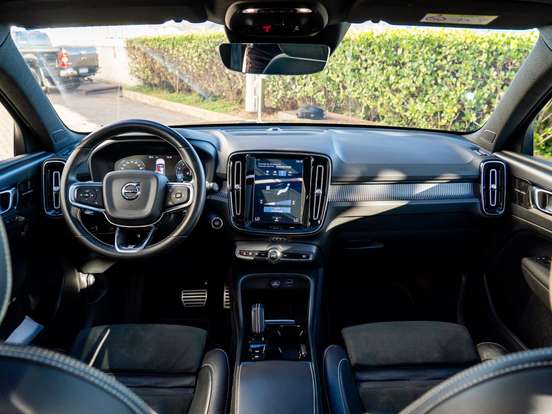 VOLVO-XC40-2.0 T5 GASOLINA R-DESIGN AWD GEARTRONIC VOLVO-XC40-2019