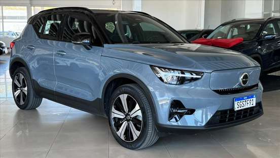 VOLVO-XC40-2023