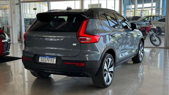 VOLVO-XC40-2023