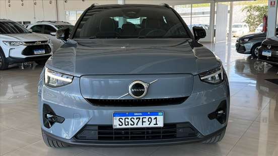 VOLVO-XC40-2023