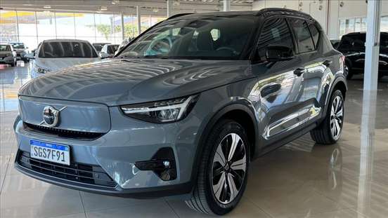 VOLVO-XC40-2023