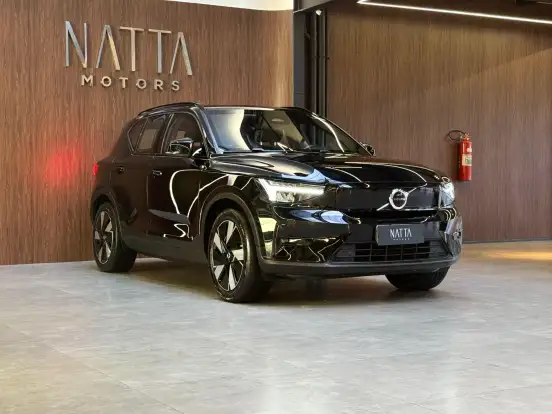 VOLVO-XC40-2023