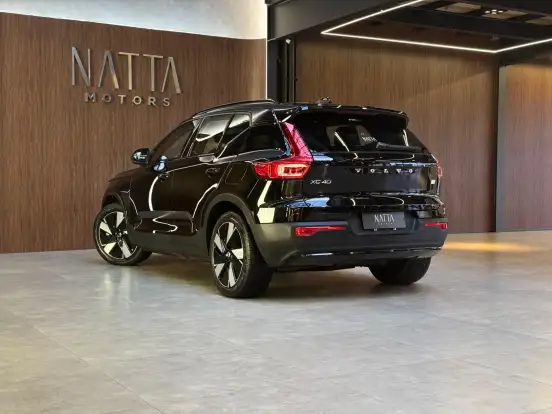 VOLVO-XC40-2023
