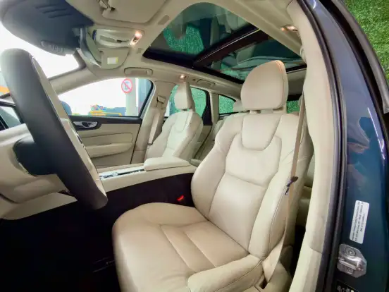 VOLVO-XC60-2018