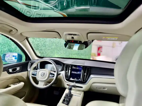 VOLVO-XC60-2.0 T5 GASOLINA MOMENTUM AWD GEARTRONIC VOLVO-XC60-2018