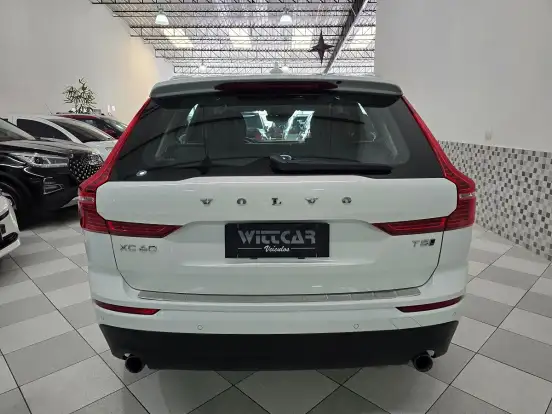 VOLVO-XC60-2.0 T5 GASOLINA MOMENTUM AWD GEARTRONIC VOLVO-XC60-2019