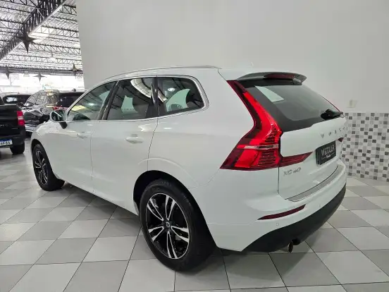 VOLVO-XC60-2.0 T5 GASOLINA MOMENTUM AWD GEARTRONIC VOLVO-XC60-2019