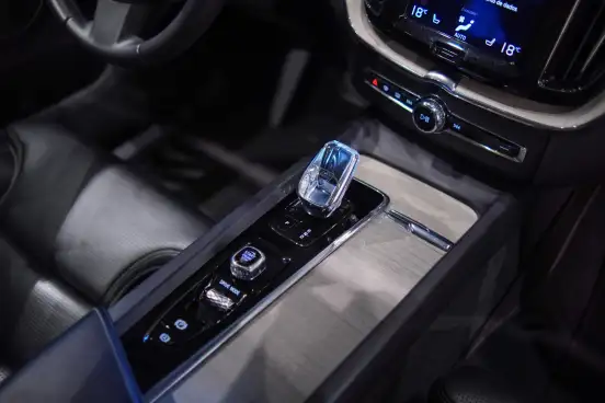 VOLVO-XC60-2020
