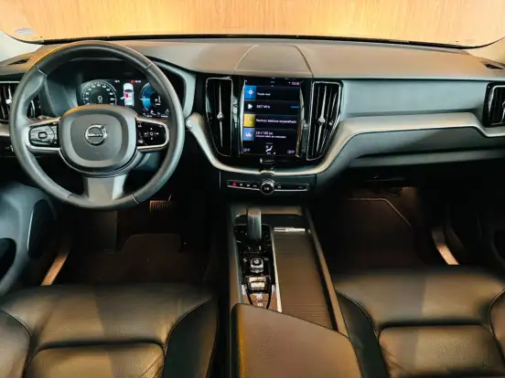 VOLVO-XC60-2020