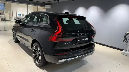 VOLVO-XC60-2025
