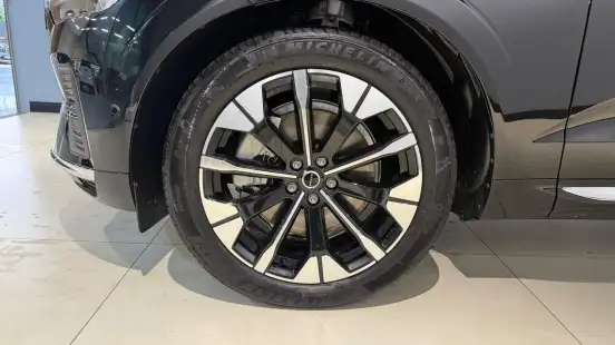 VOLVO-XC60-2025