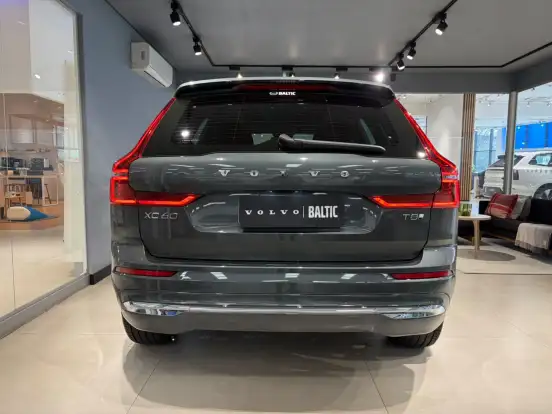 VOLVO-XC60-2025