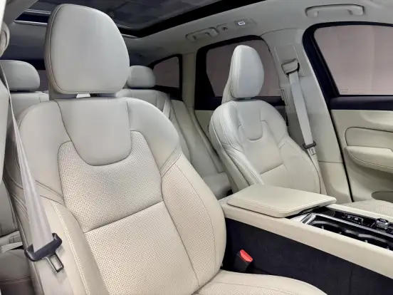 VOLVO-XC60-2025