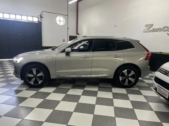 VOLVO-XC60-2022