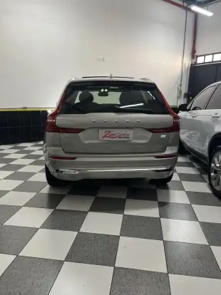 VOLVO-XC60-2022