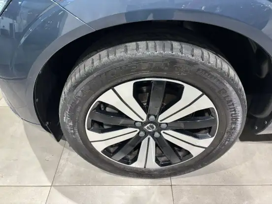 VOLVO-XC60-2023