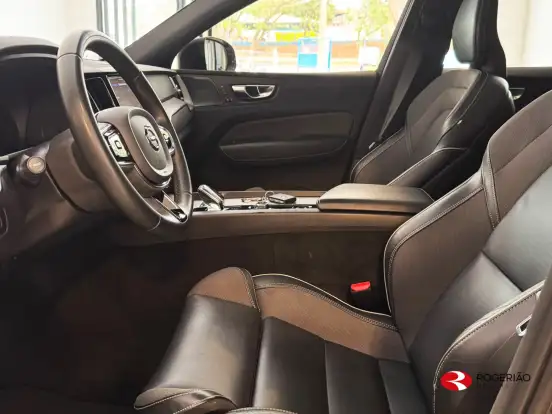 VOLVO-XC60-2022