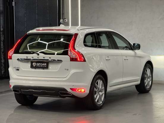 VOLVO-XC60-2016