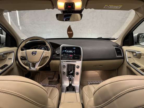 VOLVO-XC60-2016