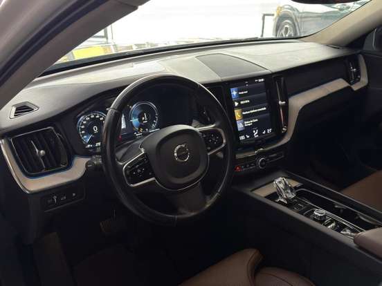 VOLVO-XC60-2020