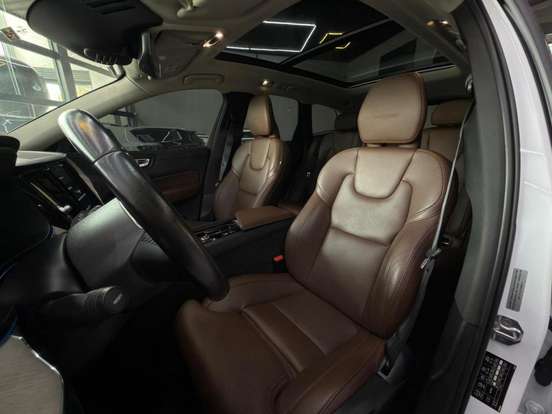 VOLVO-XC60-2020