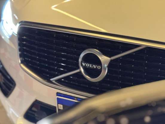 VOLVO-XC60-2019