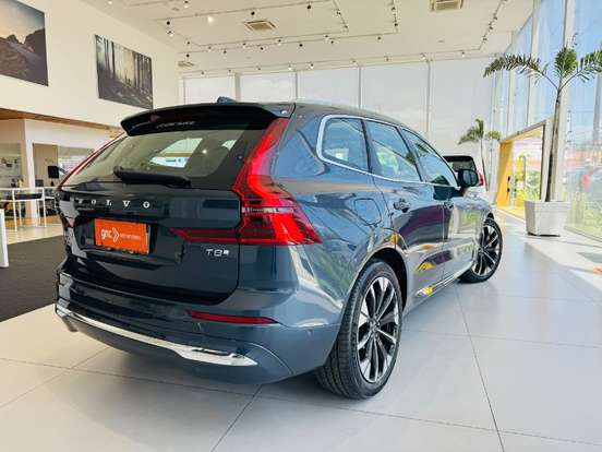 VOLVO-XC60-2025