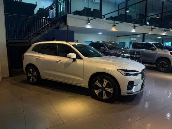 VOLVO-XC60-2022