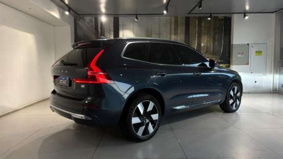 VOLVO-XC60-2024