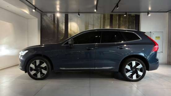 VOLVO-XC60-2024