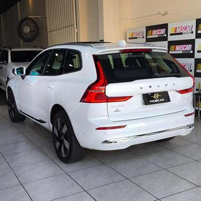 VOLVO-XC60-2023