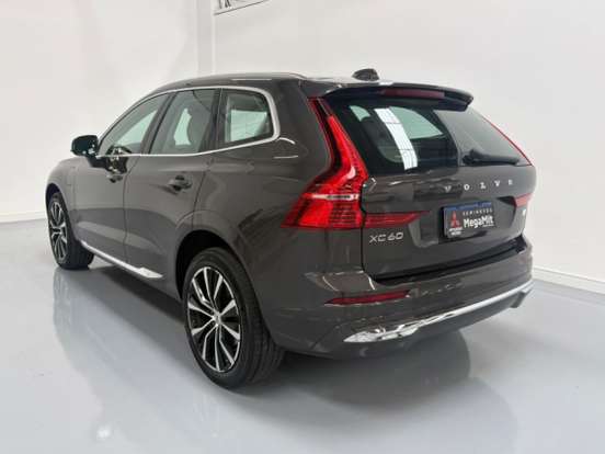 VOLVO-XC60-2023