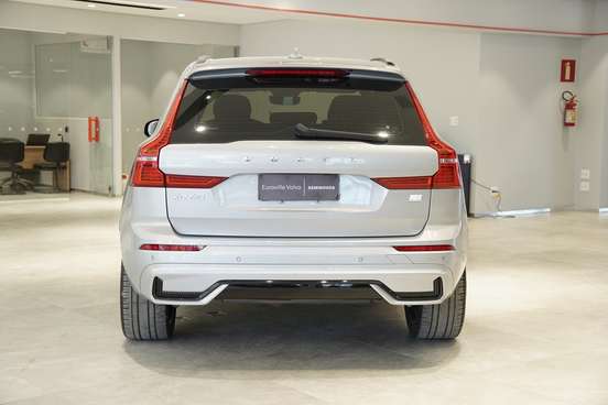 VOLVO-XC60-2022