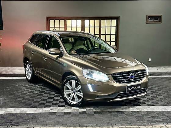 VOLVO XC60 2.4 D5 KINETIC DIESEL AWD 4P AUTOMÁTICO