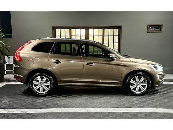 VOLVO-XC60-2.4 D5 KINETIC DIESEL AWD 4P AUTOMÁTICO VOLVO-XC60-2016