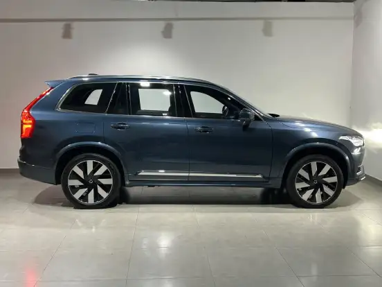 VOLVO-XC90-2023